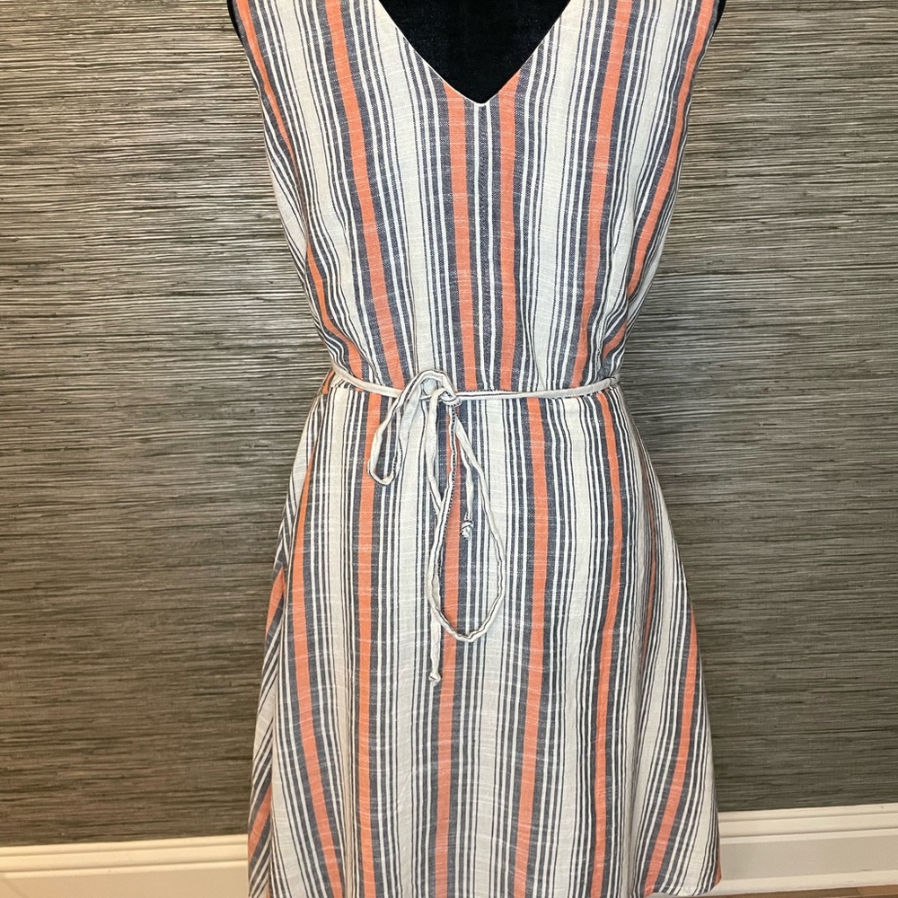EXPRESS Wrap Dress - Picture 2 of 5